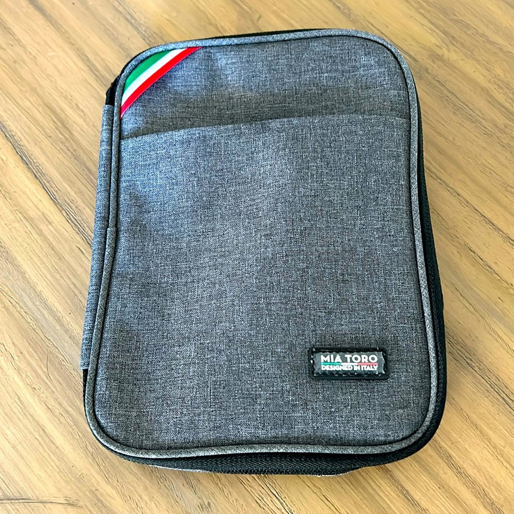 NWOT MIA TORO travel bag made in Italy